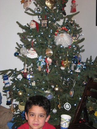 xmas%20tree%20and%20boy.JPG